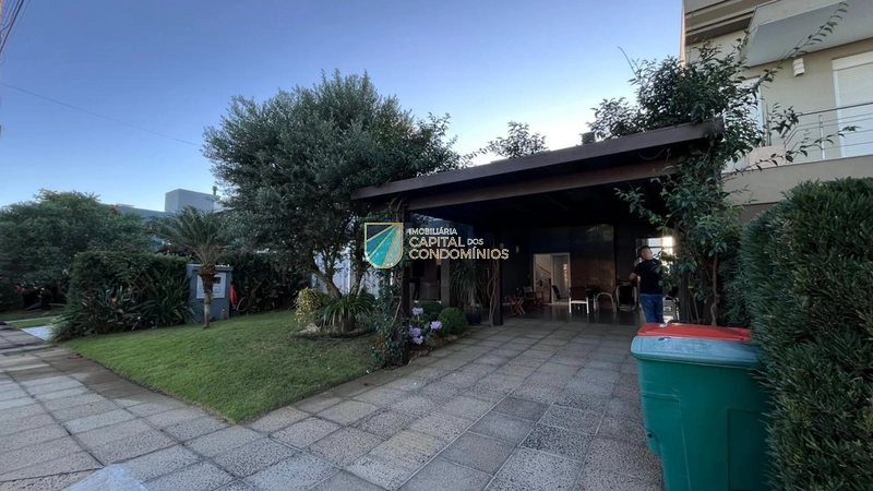 Sobrado em frente ao lago e clube: 2ª foto da galeria de imagens do imóvel