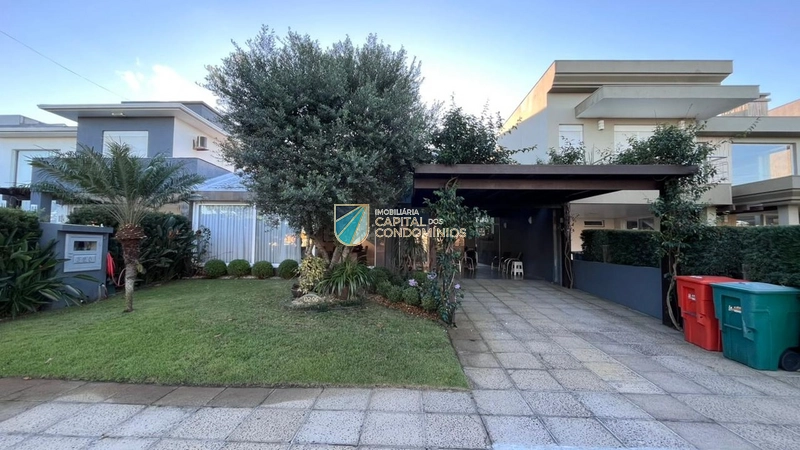 Sobrado em frente ao lago e clube