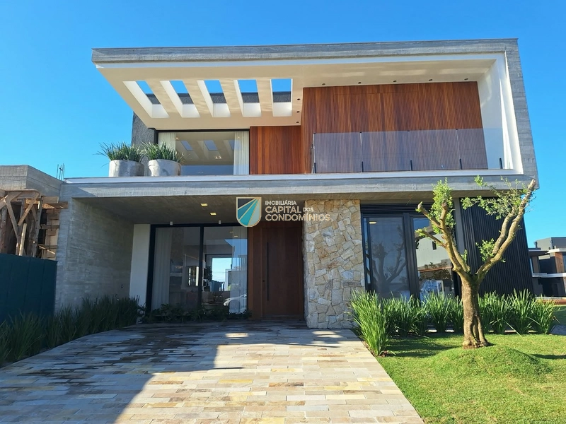 Sobrado beira lago no ZEN