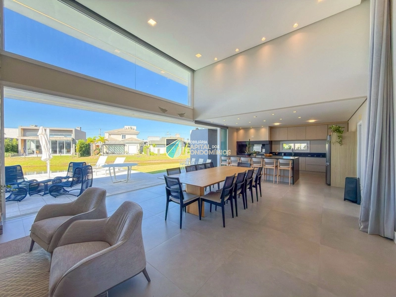 Casa térrea beira lago no Riviera em Xangri-lá: 2ª foto da galeria de imagens do imóvel
