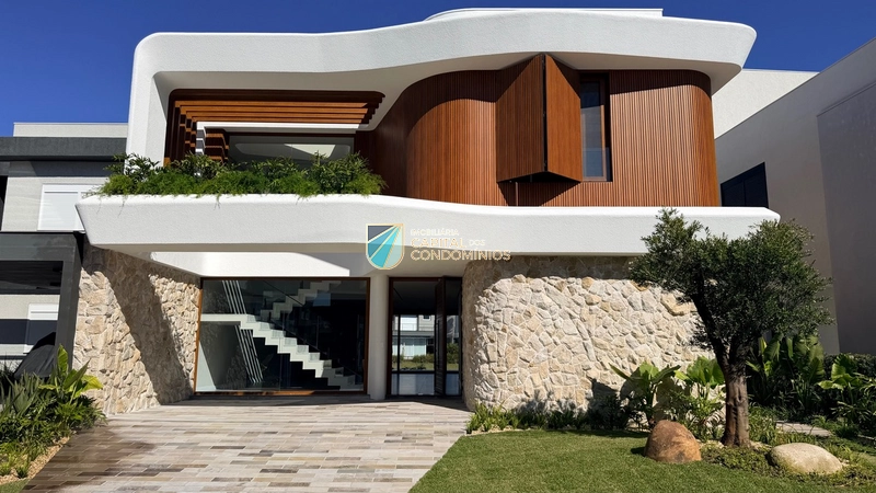 Sobrado beira lago no Capão Ilhas Resort