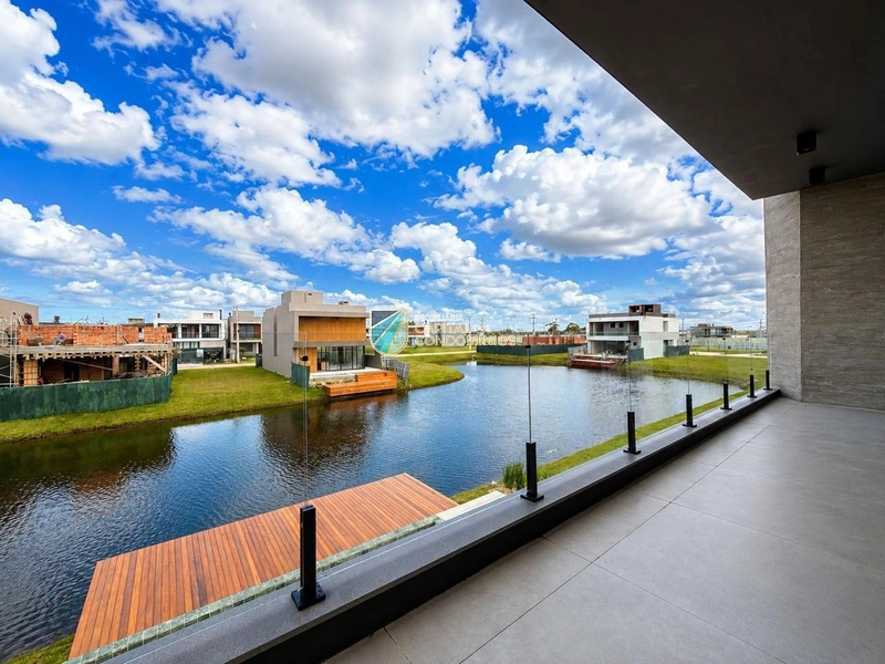 Sobrado beira lago: 28ª foto da galeria de imagens do imóvel