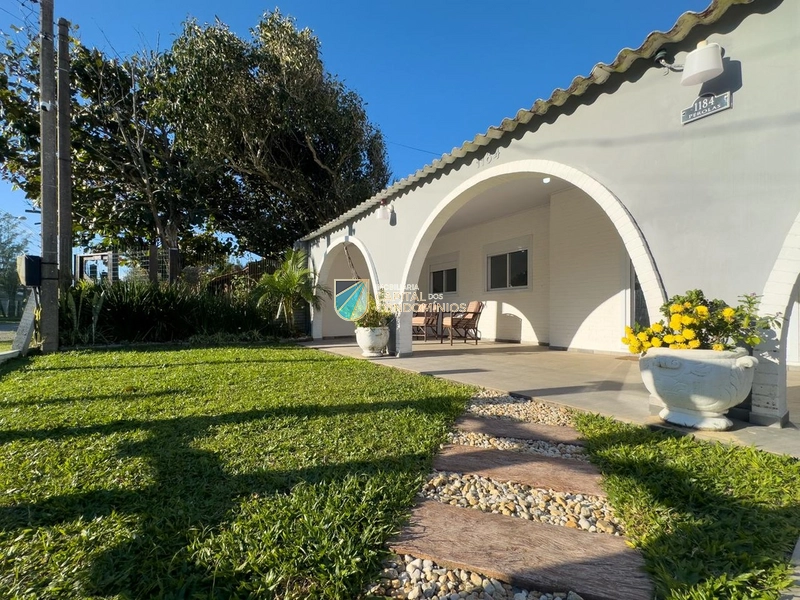 Casa térrea 1 quadra do mar.: 1ª foto da galeria de imagens do imóvel