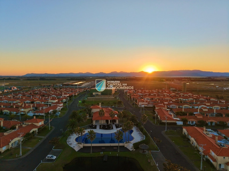 Casa Hermosa com corredor lateral: 27ª foto da galeria de imagens do imóvel