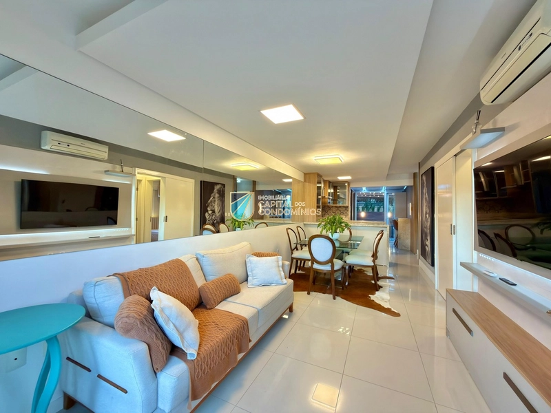 Casa Hermosa com corredor lateral: 3ª foto da galeria de imagens do imóvel