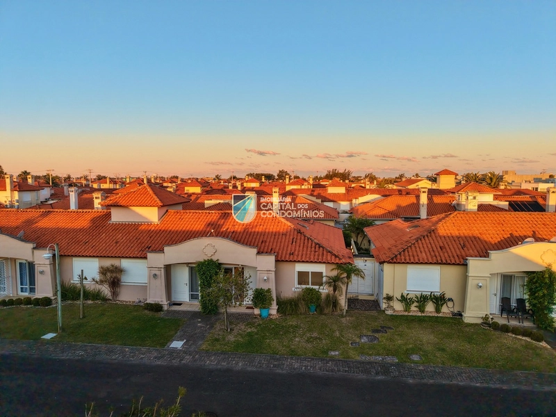 Casa Hermosa com corredor lateral: 26ª foto da galeria de imagens do imóvel