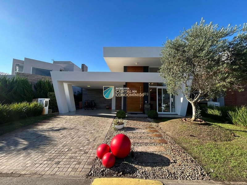 Casa beira lago no condomínio Malibu em Xangri-lá