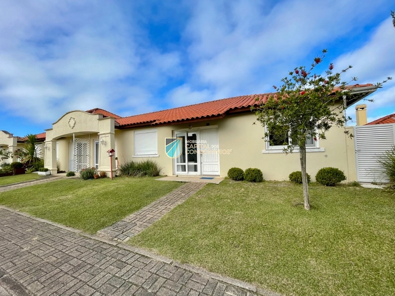 Casa Hermosa 3 dormitórios de ponta.