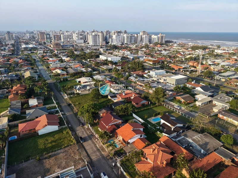 Sobrado em Atlântida: 3ª foto da galeria de imagens do imóvel
