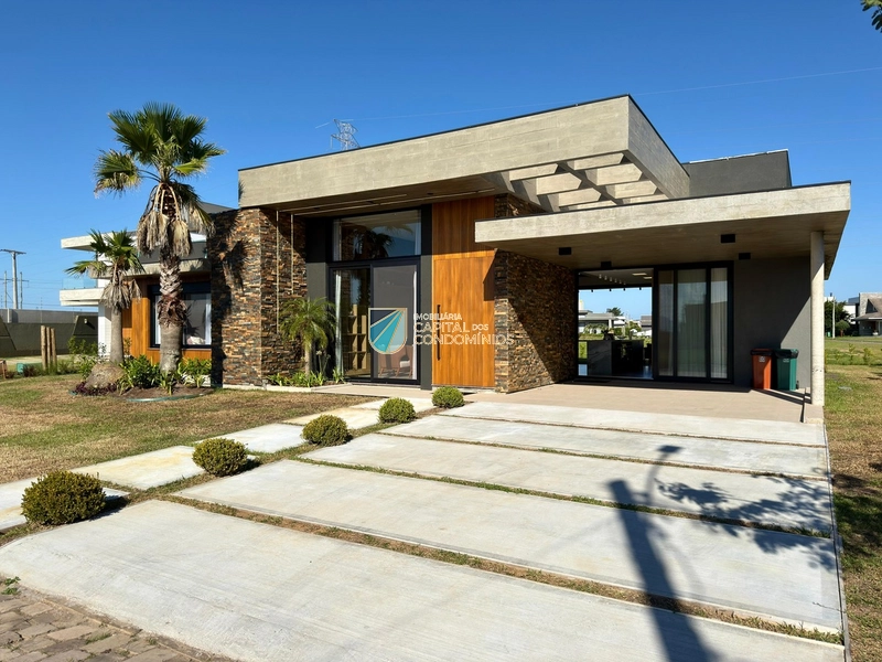 Casa térrea em condomínio náutico