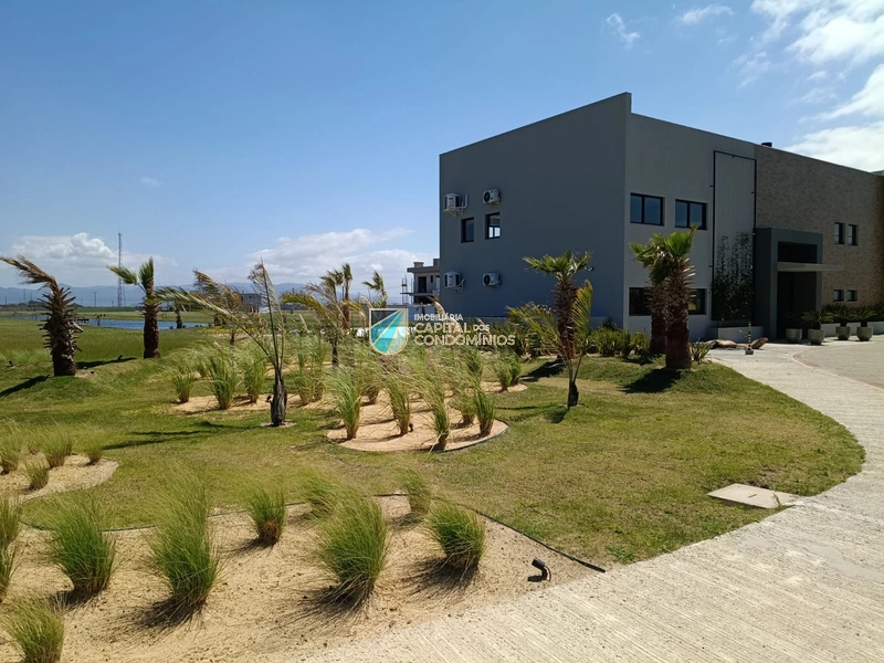 Terreno de esquina beira lago: 15ª foto da galeria de imagens do imóvel