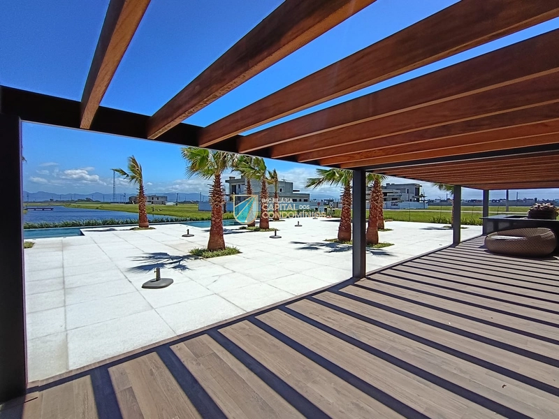 Terreno beira lago: 2ª foto da galeria de imagens do imóvel