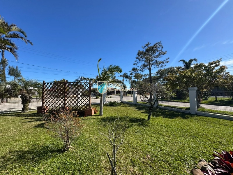 Casa de esquina em Atlântida: 30ª foto da galeria de imagens do imóvel