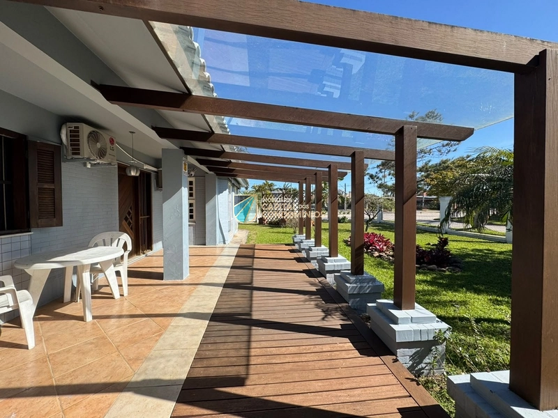 Casa de esquina em Atlântida: 32ª foto da galeria de imagens do imóvel