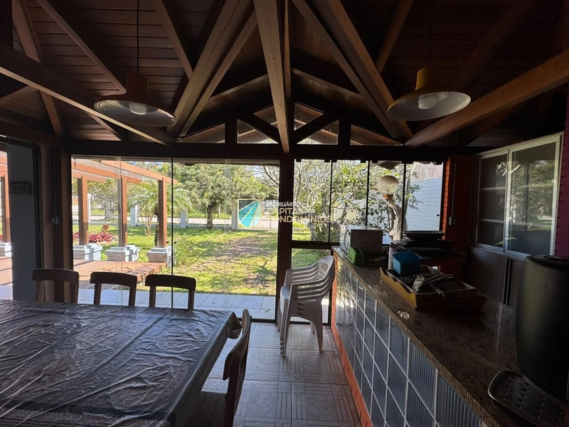 Casa de esquina em Atlântida: 26ª foto da galeria de imagens do imóvel
