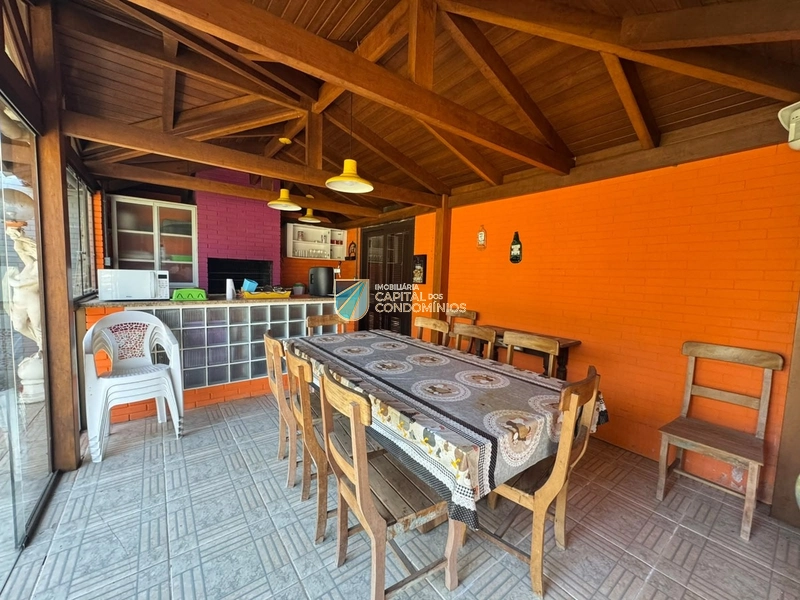 Casa de esquina em Atlântida: 24ª foto da galeria de imagens do imóvel