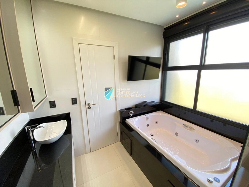 Lindo sobrado mobiliado e decorado com fundos para o lago: 21ª foto da galeria de imagens do imóvel