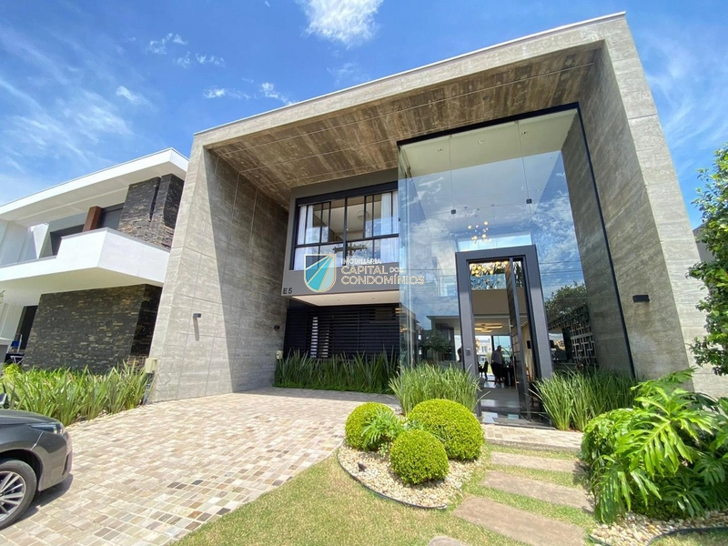 Lindo sobrado mobiliado e decorado com fundos para o lago