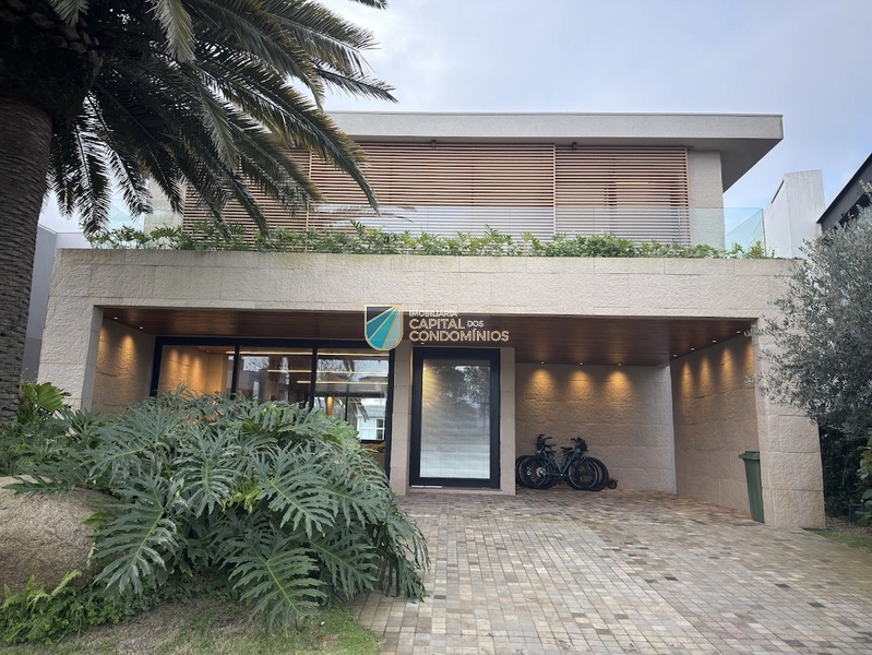 Sobrado beira lago no condomínio Enseada em Xangri-lá