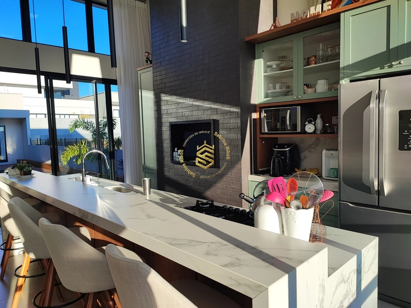 CASA Á VENDA COM 3 SUÍTES, AMBIENTES INTEGRADOS, NATURAL.: 4ª foto da galeria de imagens do imóvel