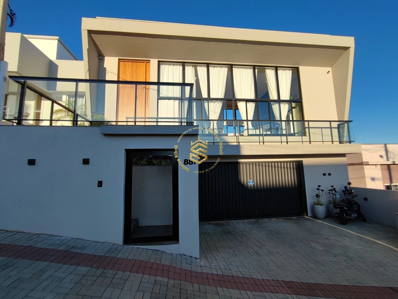 CASA Á VENDA COM 3 SUÍTES, AMBIENTES INTEGRADOS, NATURAL.: 2ª foto da galeria de imagens do imóvel