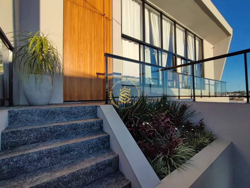 CASA Á VENDA COM 3 SUÍTES, AMBIENTES INTEGRADOS, NATURAL.: 3ª foto da galeria de imagens do imóvel