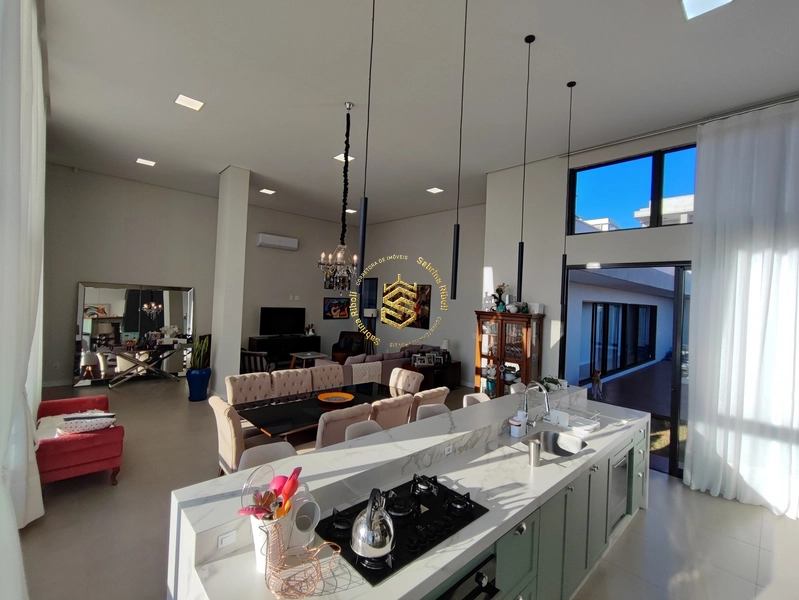 CASA Á VENDA COM 3 SUÍTES, AMBIENTES INTEGRADOS, NATURAL.: 6ª foto da galeria de imagens do imóvel