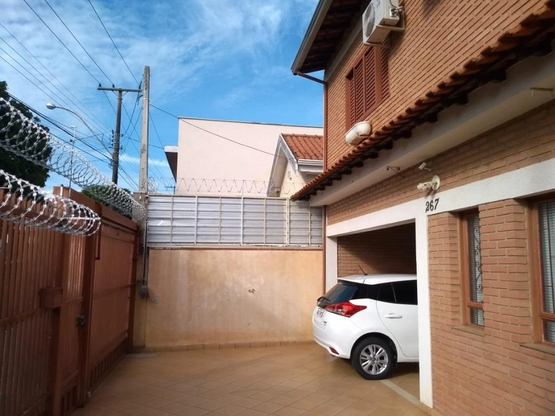 Sobrado com 3 dormitórios sendo 1 suíte à venda, por R$ 450.000 - Região Central: 1ª foto da galeria de imagens do imóvel