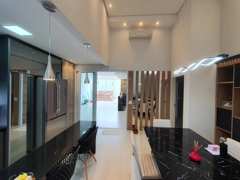 Vende-se Casa no Condomínio Recanto das Esmeraldas em Marília-SP.: 8ª foto da galeria de imagens do imóvel