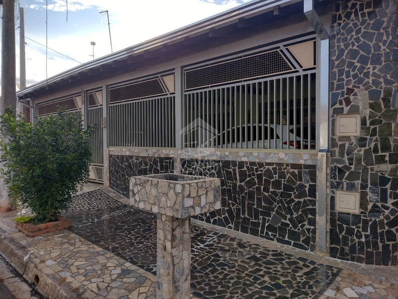 Casa á Venda Bairro Adolpho Bim: 3ª foto da galeria de imagens do imóvel