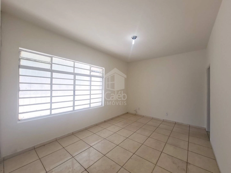 Casa a Venda no Bairro Lorenzetti em Marília-SP.: 7ª foto da galeria de imagens do imóvel