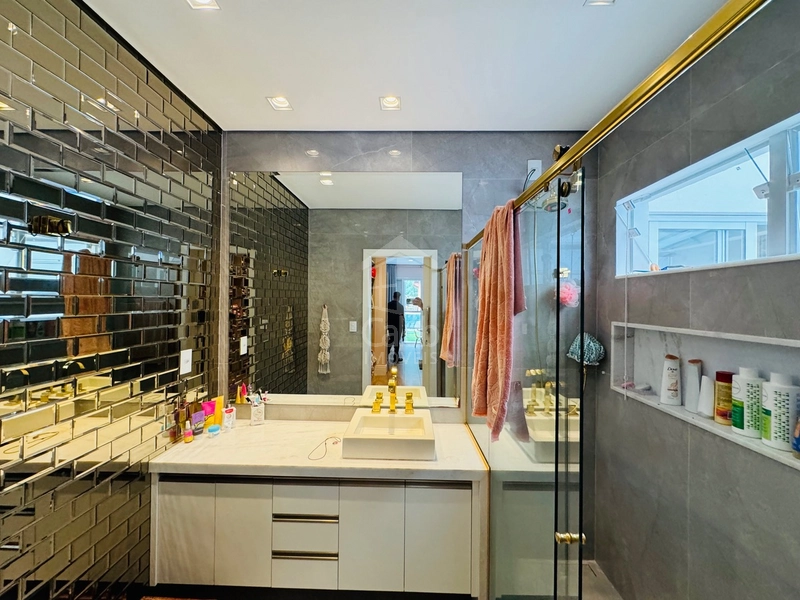 Mansão de luxo com 4 suítes, piscina e lago condomínio Green Valley: 58ª foto da galeria de imagens do imóvel
