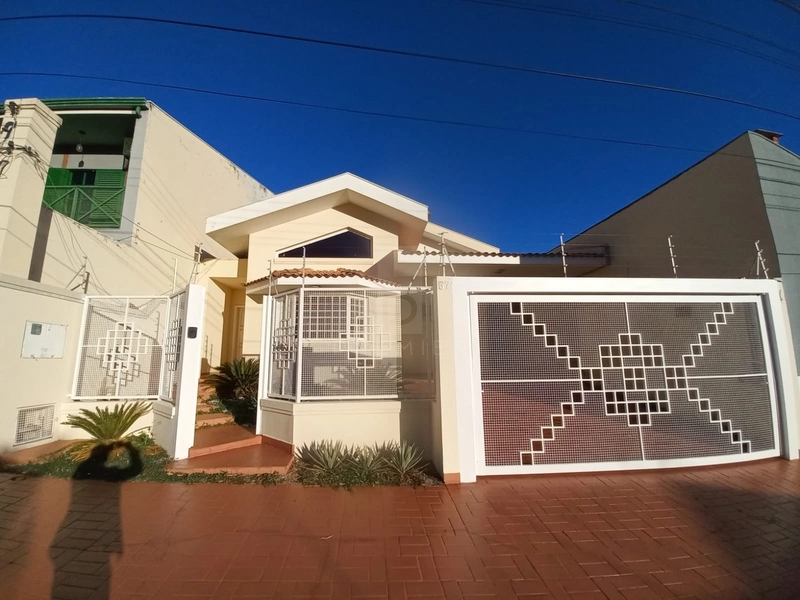 Casa com pisicna no Jd Aquarios em Marilia / Sp: 1ª foto da galeria de imagens do imóvel