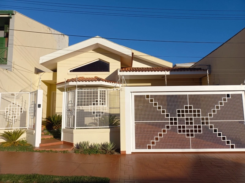 Casa com pisicna no Jd Aquarios em Marilia / Sp: 2ª foto da galeria de imagens do imóvel