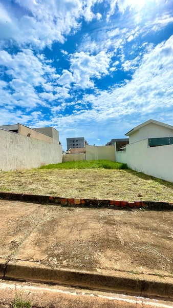 Terreno no Jd. Florença em Marilia / SP: 1ª foto da galeria de imagens do imóvel