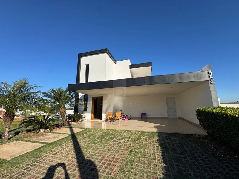 Casa com 3 quartos e piscina no condomínio Verana-Marília-SP: 3ª foto da galeria de imagens do imóvel