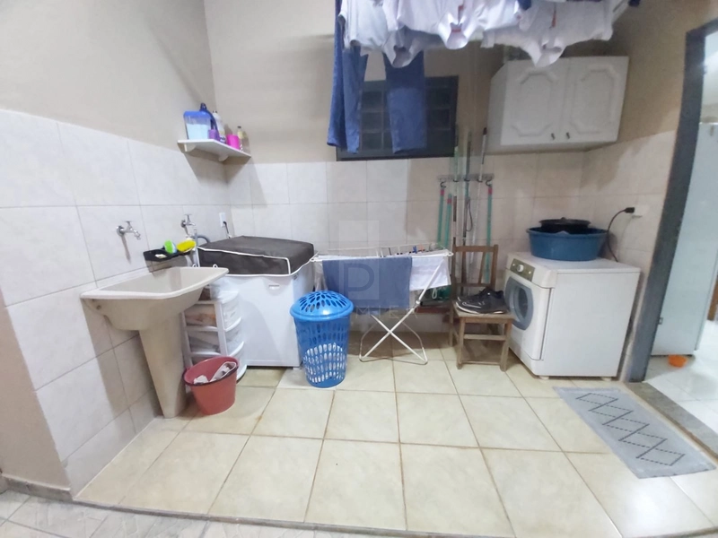 Casa com 3 quartos sendo 1 suíte no Jd. Universitário em Marília-SP.: 2ª foto da galeria de imagens do imóvel