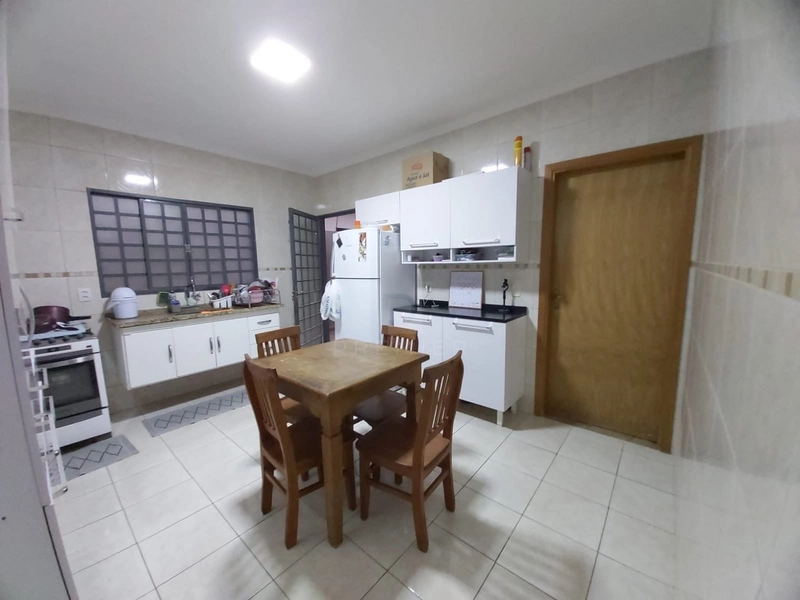 Casa com 3 quartos sendo 1 suíte no Jd. Universitário em Marília-SP.: 16ª foto da galeria de imagens do imóvel