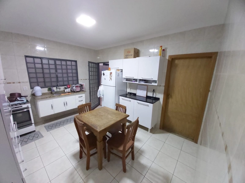 Casa com 3 quartos sendo 1 suíte no Jd. Universitário em Marília-SP.: 7ª foto da galeria de imagens do imóvel