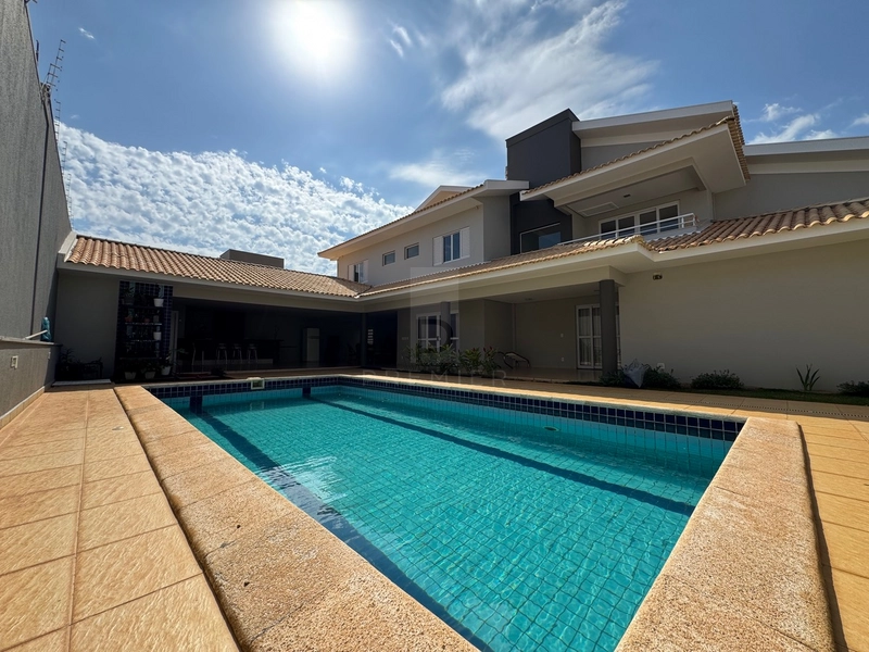 Casa com 4 suítes e piscina no Bairro Maria Izabel em Marília-SP: 23ª foto da galeria de imagens do imóvel