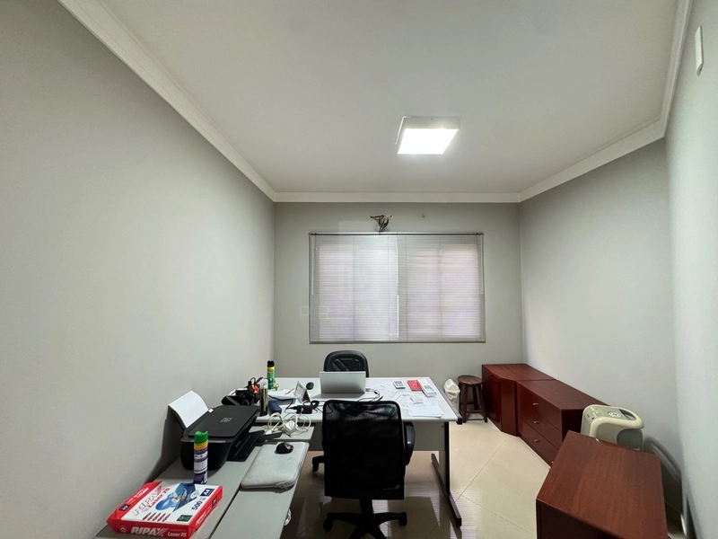 Casa com 4 suítes e piscina no Bairro Maria Izabel em Marília-SP: 8ª foto da galeria de imagens do imóvel