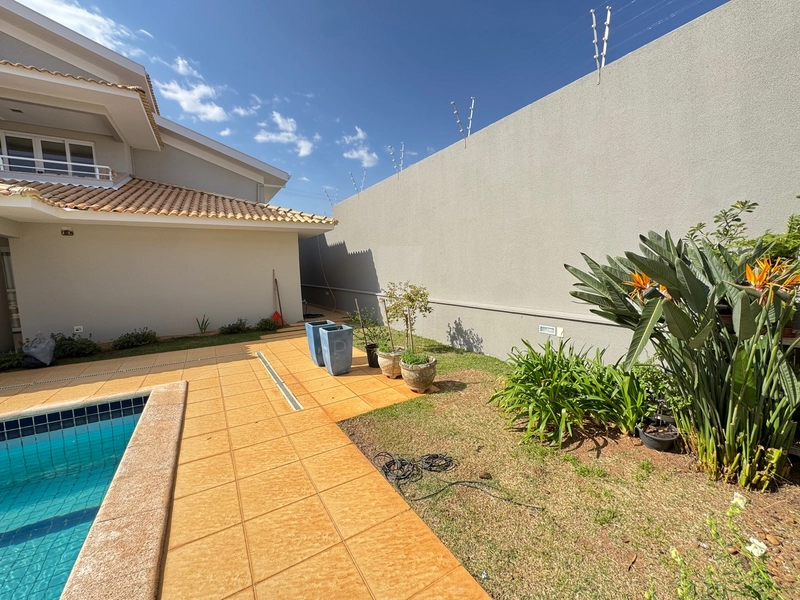 Casa com 4 suítes e piscina no Bairro Maria Izabel em Marília-SP: 22ª foto da galeria de imagens do imóvel