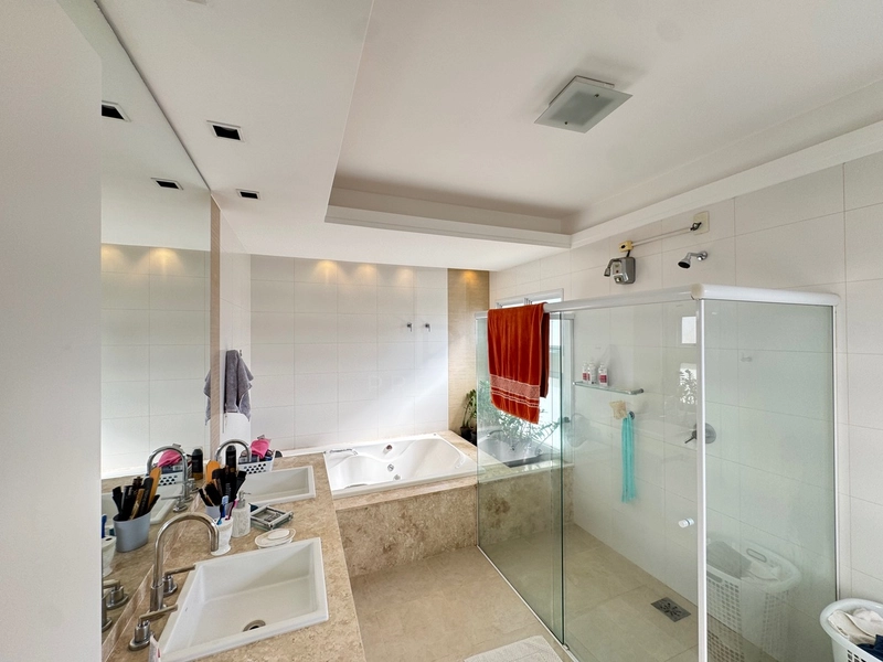 Casa com 4 suítes e piscina no Bairro Maria Izabel em Marília-SP: 42ª foto da galeria de imagens do imóvel
