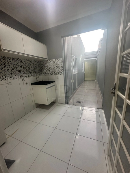 Casa com 2 quartos no bairro Jardim Nacional em Marília-SP.: 2ª foto da galeria de imagens do imóvel
