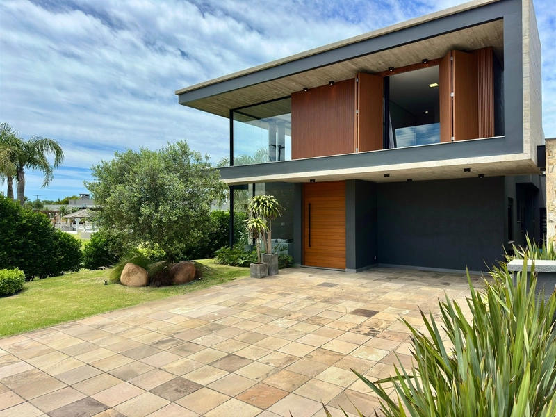 SOBRADO ALTO PADRÃO EM CONDOMÍNIO XANGRI-LÁ: 5ª foto da galeria de imagens do imóvel