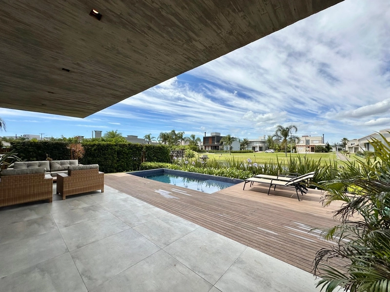 SOBRADO ALTO PADRÃO EM CONDOMÍNIO XANGRI-LÁ: 22ª foto da galeria de imagens do imóvel