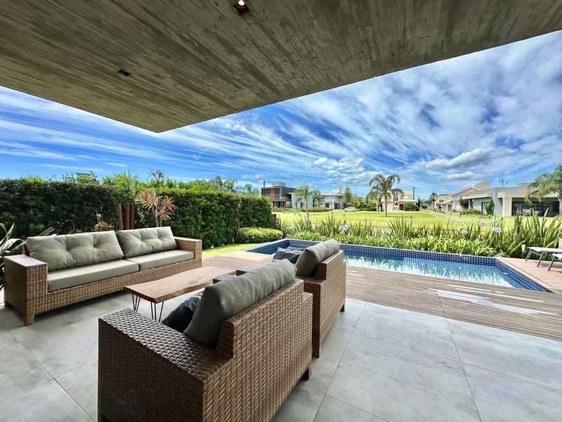 SOBRADO ALTO PADRÃO EM CONDOMÍNIO XANGRI-LÁ: 15ª foto da galeria de imagens do imóvel