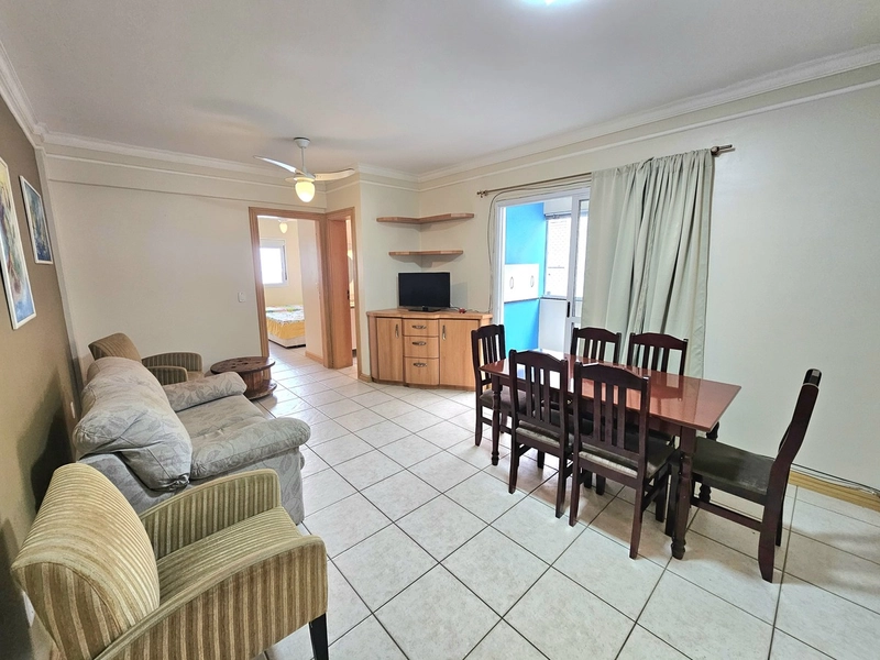 Amplo apartamento de 1 dormitório com box de garagem em Capão da Canoa: 2ª foto da galeria de imagens do imóvel