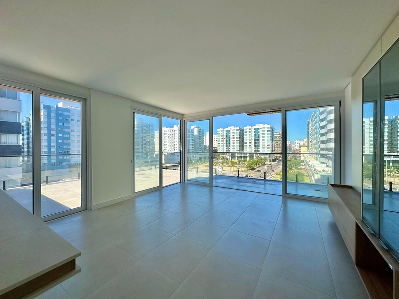 APARTAMENTO 3 DORM COM TERRAÇO, INFRA INCRÍVEL E VISTA PARA PRAÇA