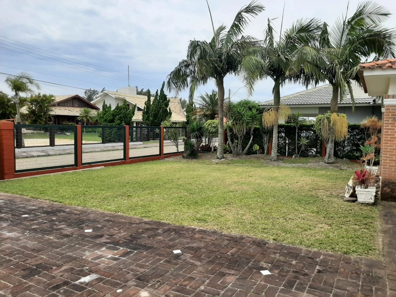 CASA COM PISCINA NO CENTRO DE ATLÂNTIDA: 25ª foto da galeria de imagens do imóvel